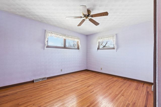 1127 15th Street, Dewitt, IA 52742