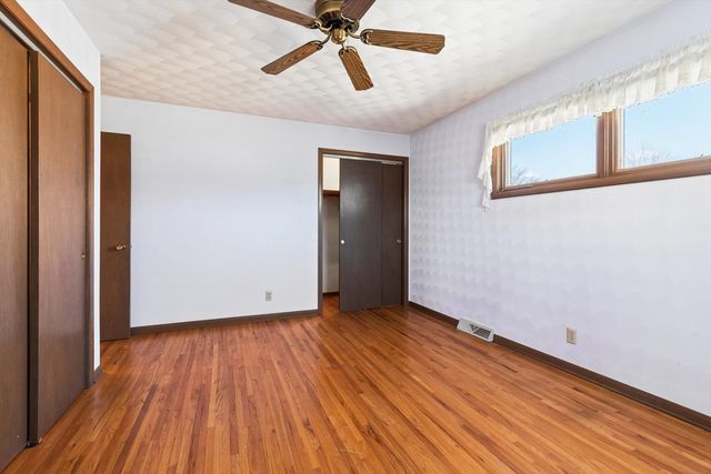 1127 15th Street, Dewitt, IA 52742