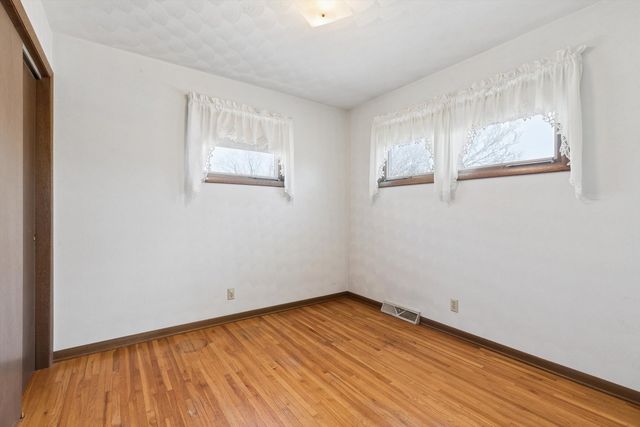 1127 15th Street, Dewitt, IA 52742