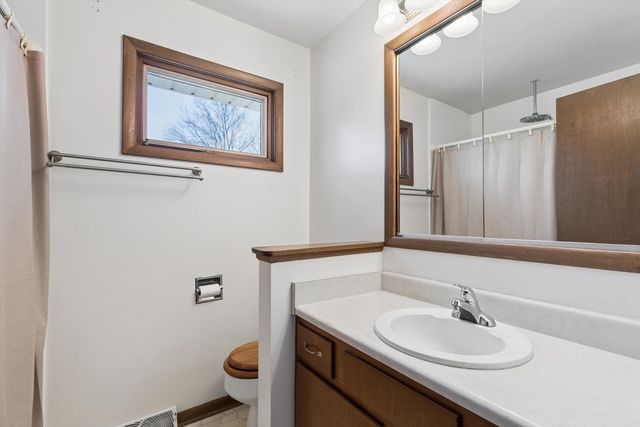 1127 15th Street, Dewitt, IA 52742