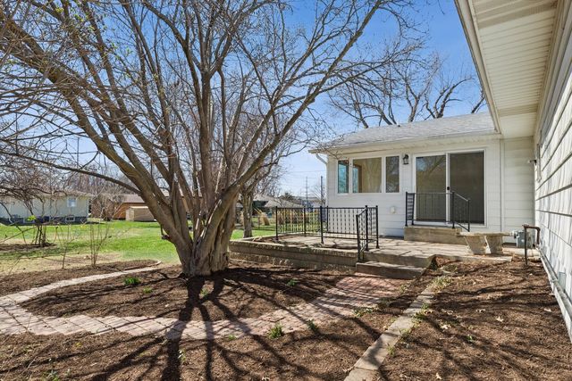 1127 15th Street, Dewitt, IA 52742