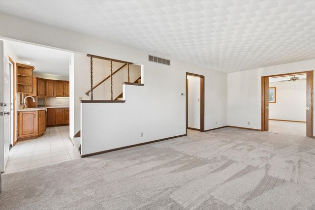 1127 15th Street, Dewitt, IA 52742