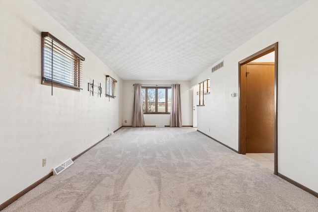 1127 15th Street, Dewitt, IA 52742