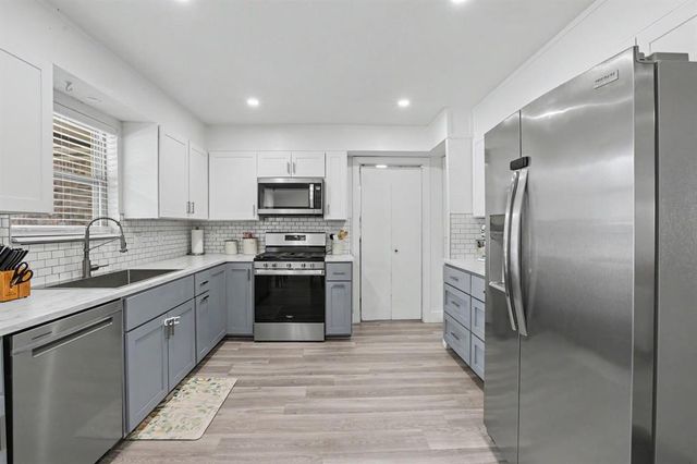 2421 Appleway Street, Edmond, OK 73013