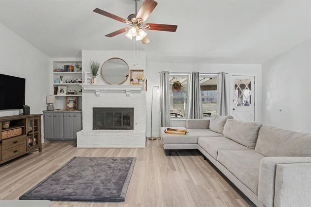 2421 Appleway Street, Edmond, OK 73013