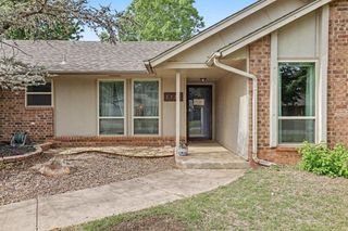 2421 Appleway Street, Edmond, OK 73013
