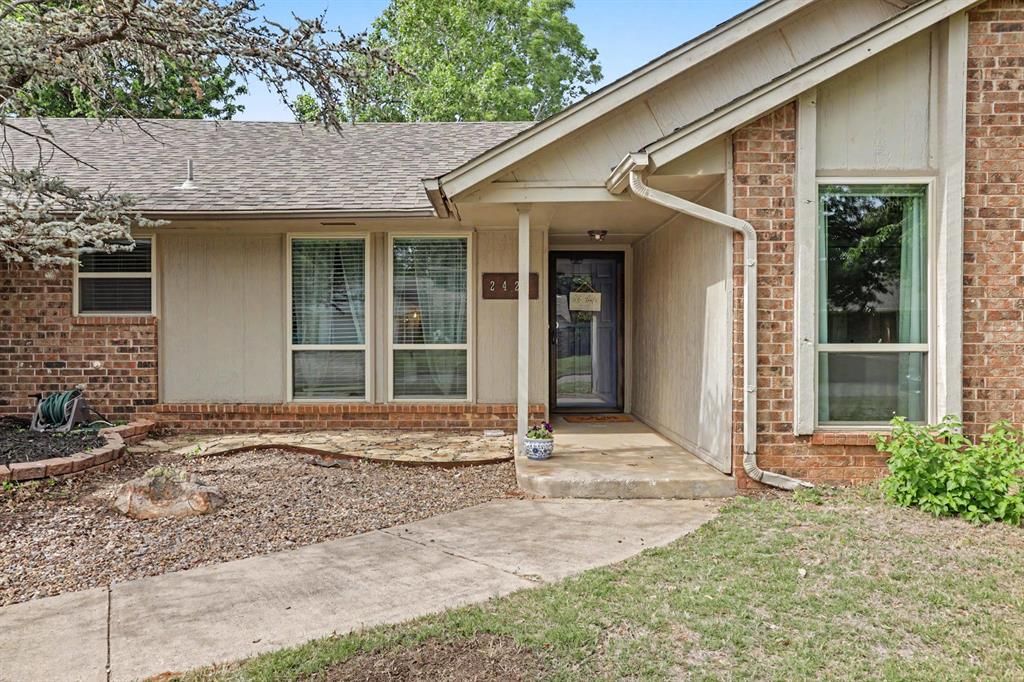 2421 Appleway Street, Edmond, OK 73013