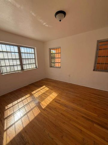 300 NW 13th Ave, Miami, FL 33125