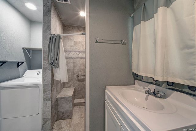 904 San Antonio, Pleasanton, TX 78064