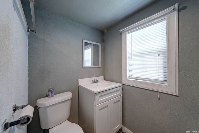 904 San Antonio, Pleasanton, TX 78064
