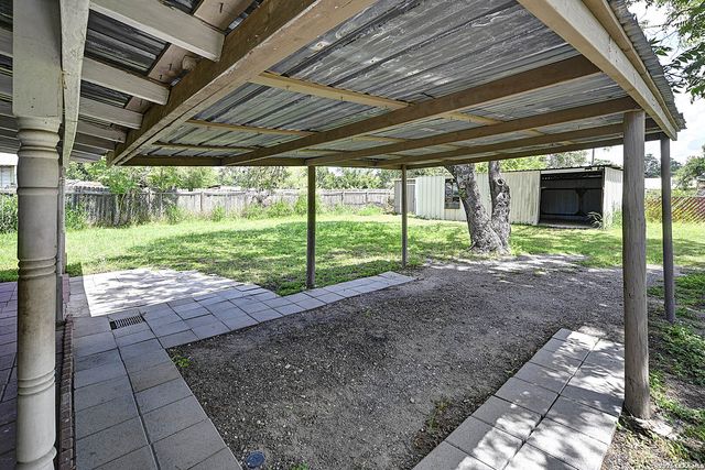 904 San Antonio, Pleasanton, TX 78064