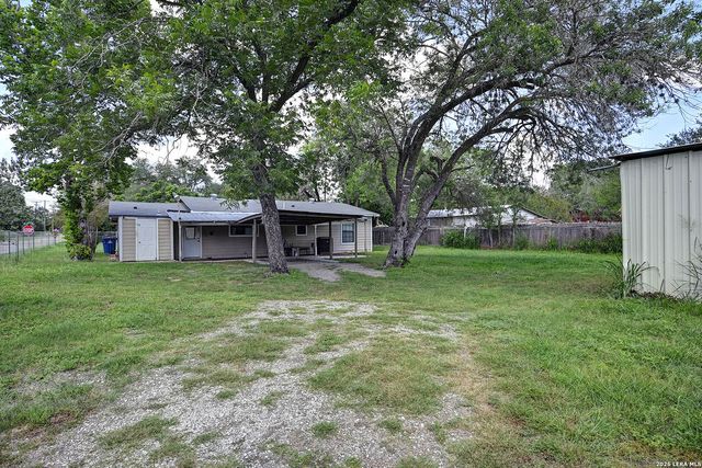 904 San Antonio, Pleasanton, TX 78064