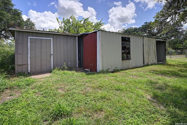 904 San Antonio, Pleasanton, TX 78064