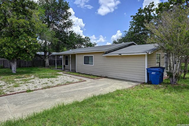 904 San Antonio, Pleasanton, TX 78064