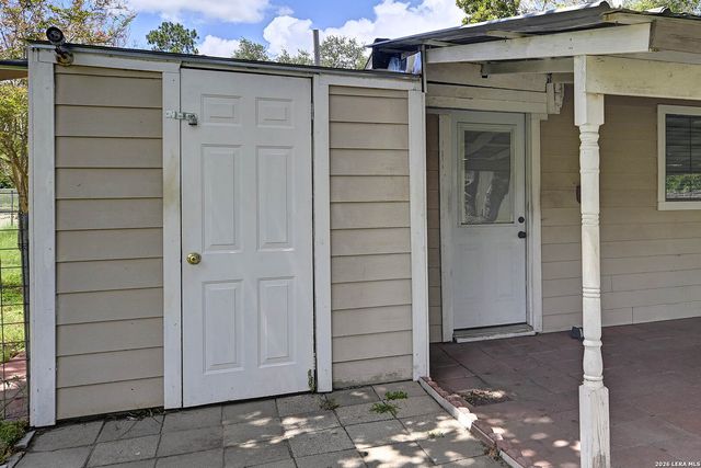 904 San Antonio, Pleasanton, TX 78064