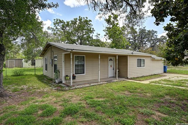 904 San Antonio, Pleasanton, TX 78064