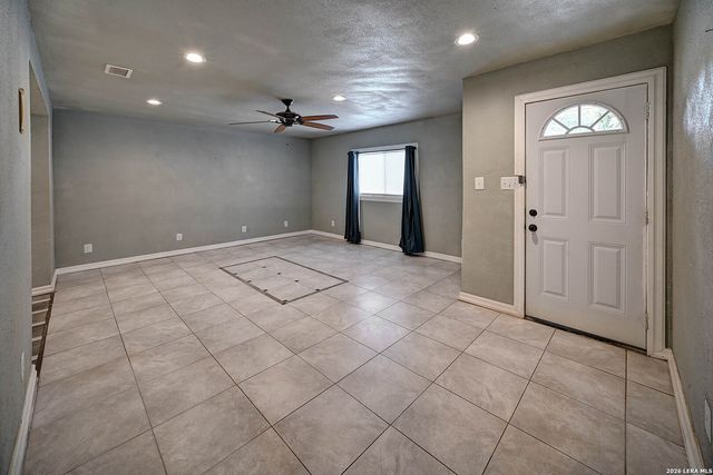 904 San Antonio, Pleasanton, TX 78064