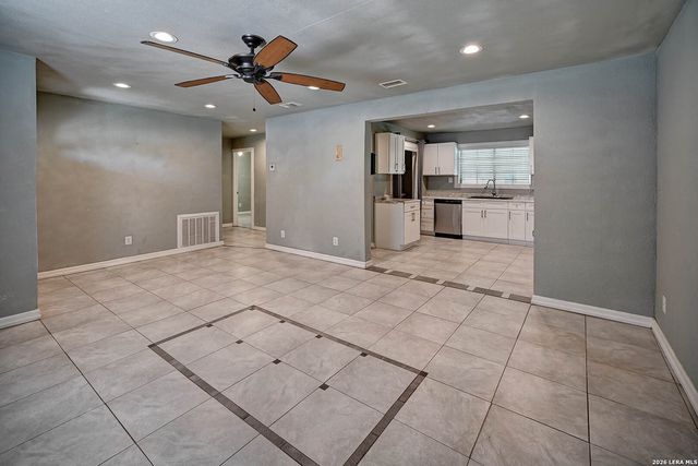 904 San Antonio, Pleasanton, TX 78064