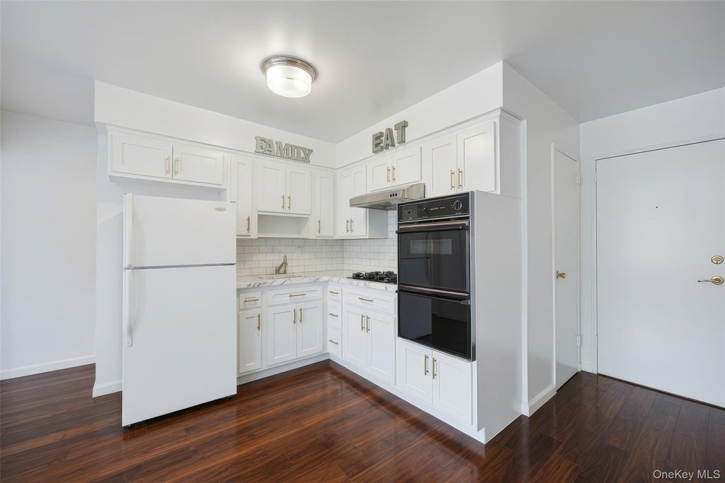 149-18 Cross Island Parkway, Whitestone, NY 11357 — photo 3