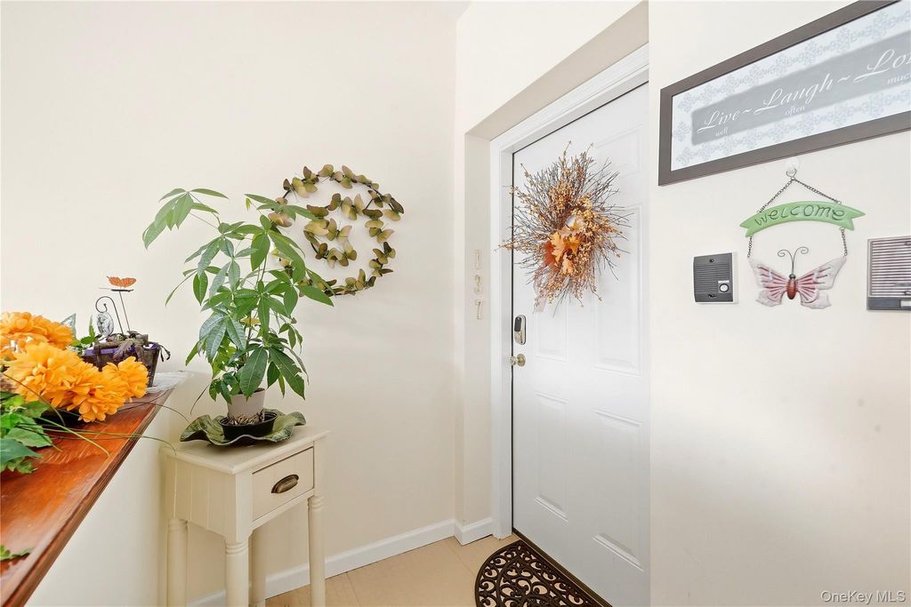 137 Francesca Way, Amityville, NY 11701 — photo 4