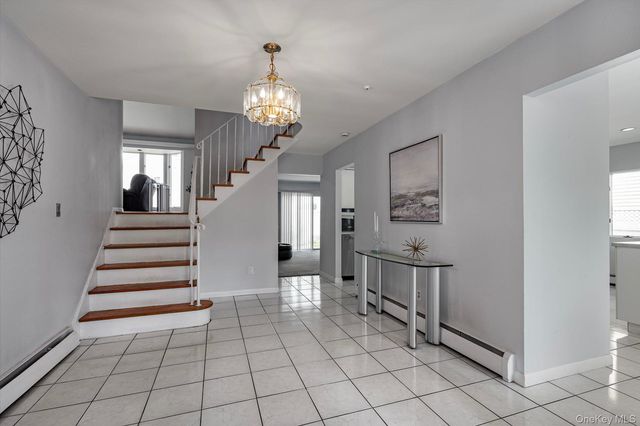 2075 Berkley Lane, Merrick, NY 11566