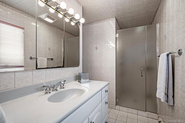 2075 Berkley Lane, Merrick, NY 11566