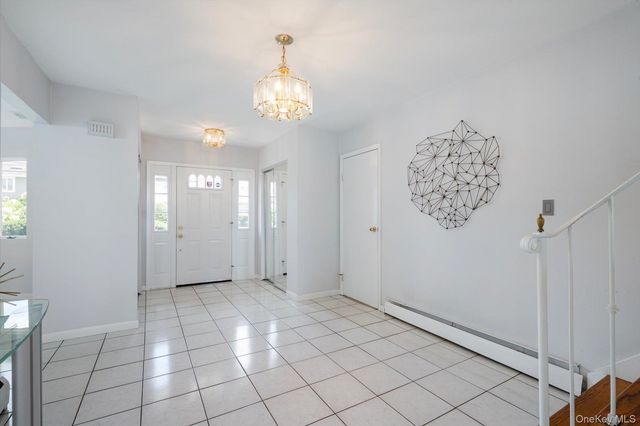 2075 Berkley Lane, Merrick, NY 11566