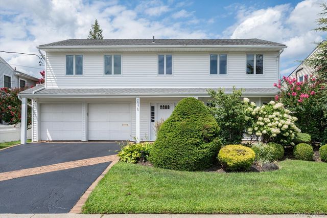 2075 Berkley Lane, Merrick, NY 11566