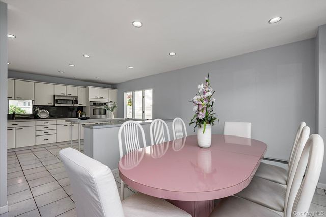 2075 Berkley Lane, Merrick, NY 11566