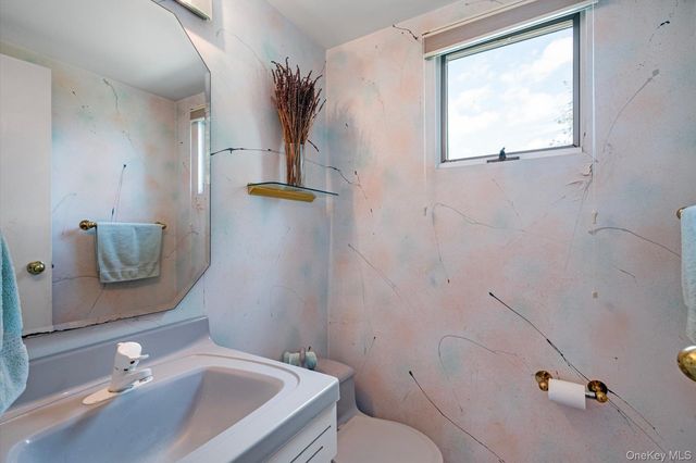 2075 Berkley Lane, Merrick, NY 11566