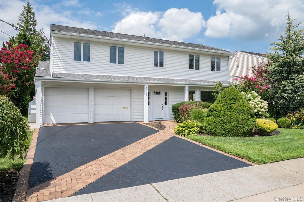 2075 Berkley Lane, Merrick, NY 11566