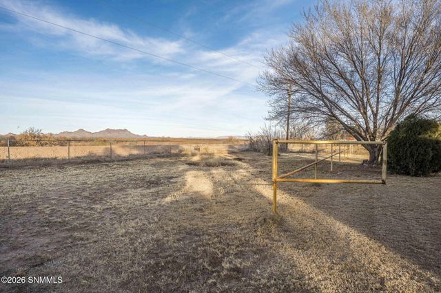 3630 Paradise Lane, Las Cruces, NM 88007