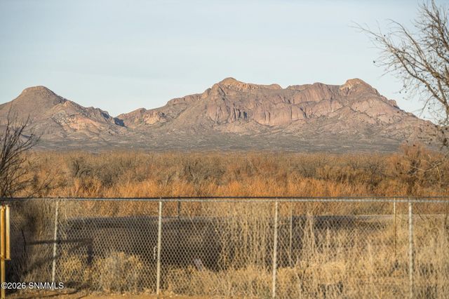 3630 Paradise Lane, Las Cruces, NM 88007