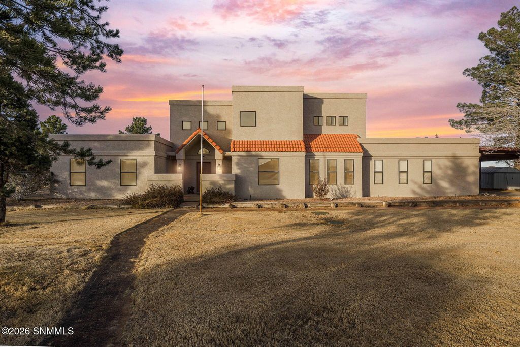 3630 Paradise Lane, Las Cruces, NM 88007