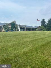 2 CARSON LN, Annville, PA 17003
