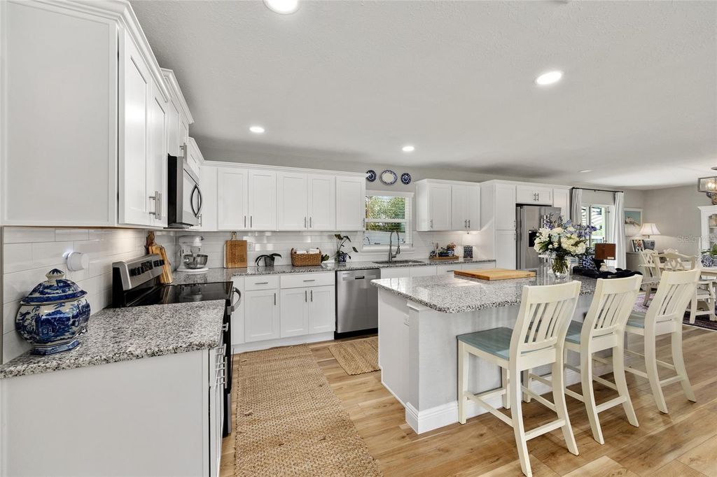 Image 12 of property listing at 723 SE 40TH TERRACE, Ocala, FL 34471