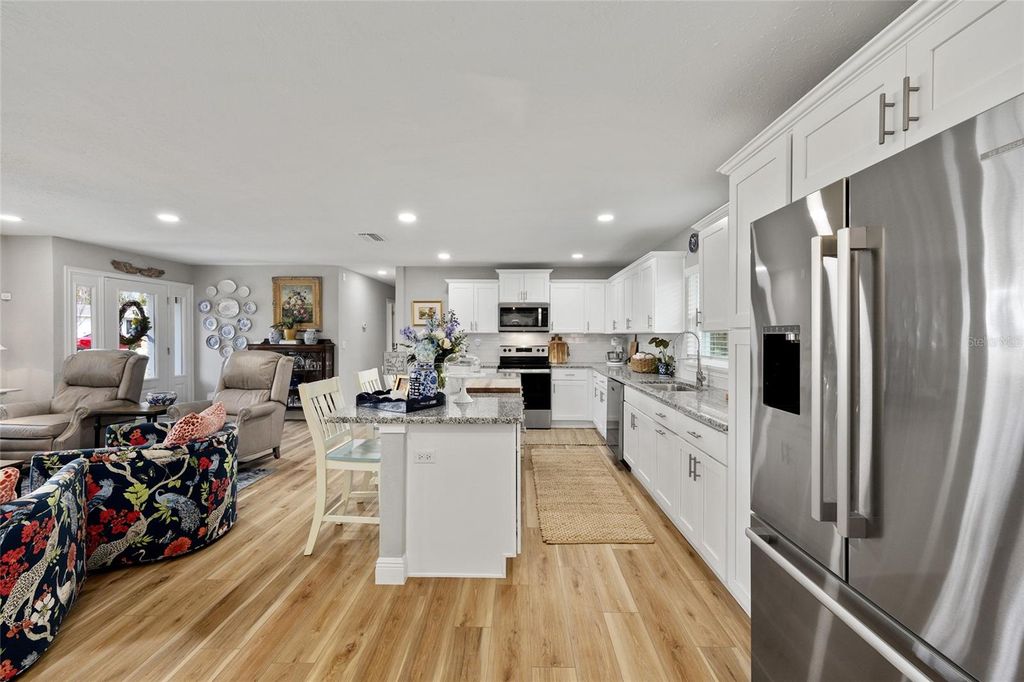 Image 13 of property listing at 723 SE 40TH TERRACE, Ocala, FL 34471