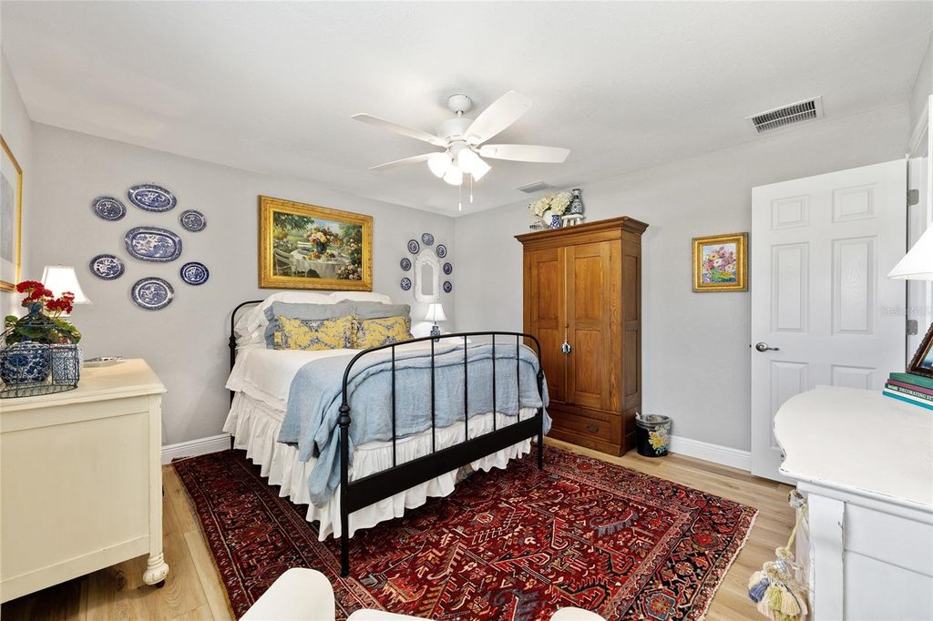 Image 18 of property listing at 723 SE 40TH TERRACE, Ocala, FL 34471