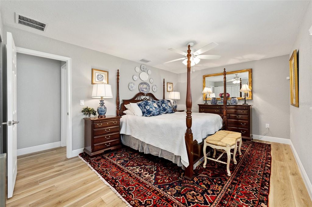 Image 23 of property listing at 723 SE 40TH TERRACE, Ocala, FL 34471