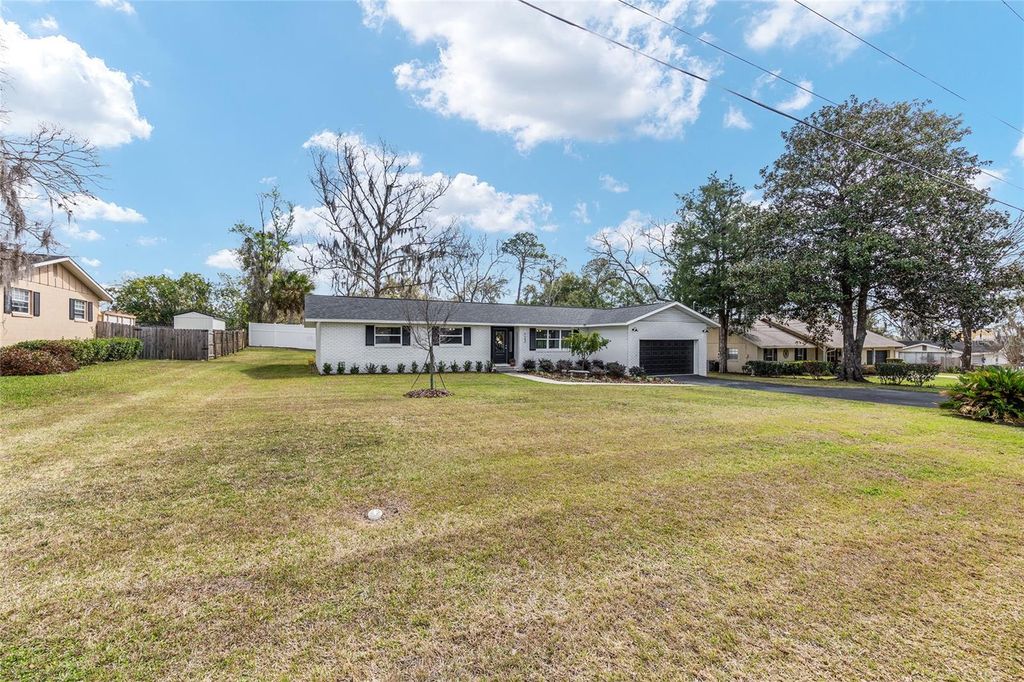 Image 31 of property listing at 723 SE 40TH TERRACE, Ocala, FL 34471