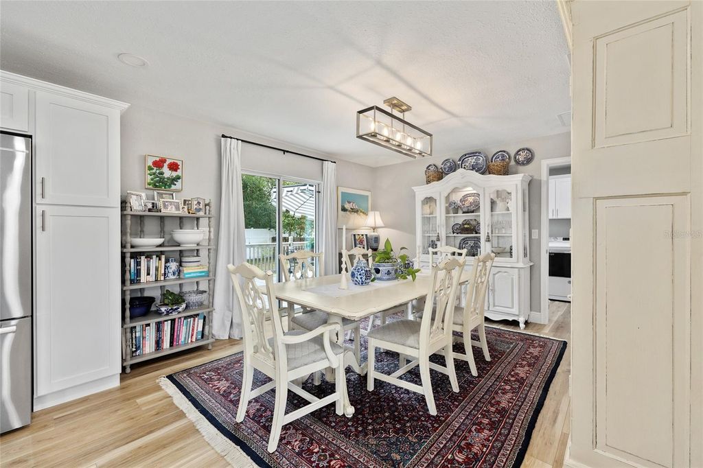 Image 5 of property listing at 723 SE 40TH TERRACE, Ocala, FL 34471