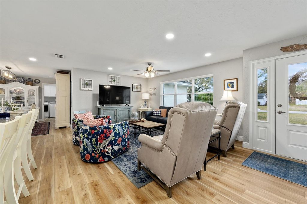 Image 8 of property listing at 723 SE 40TH TERRACE, Ocala, FL 34471