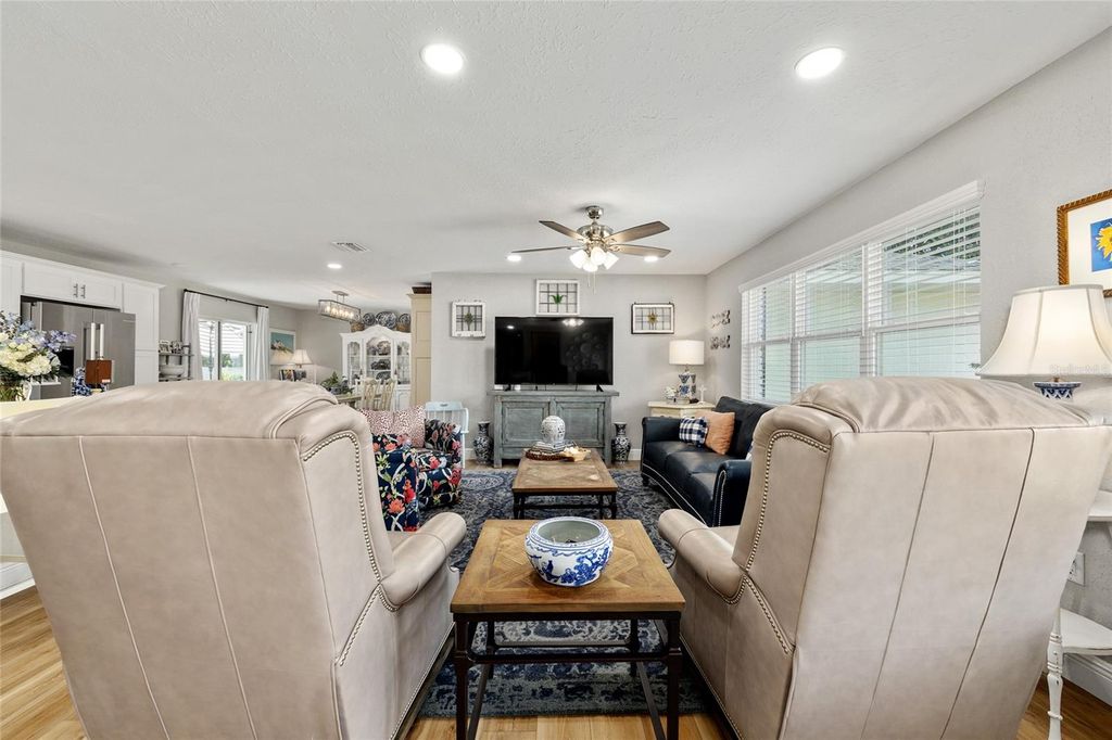 Image 9 of property listing at 723 SE 40TH TERRACE, Ocala, FL 34471