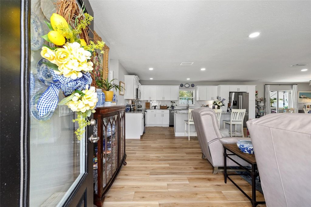 Image 10 of property listing at 723 SE 40TH TERRACE, Ocala, FL 34471