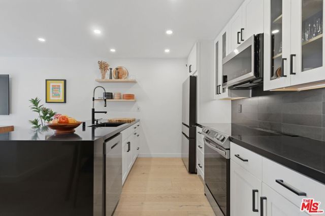 1230 Horn Avenue 305, West Hollywood, CA 90069