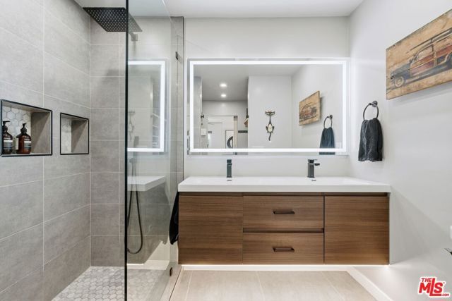 1230 Horn Avenue 305, West Hollywood, CA 90069