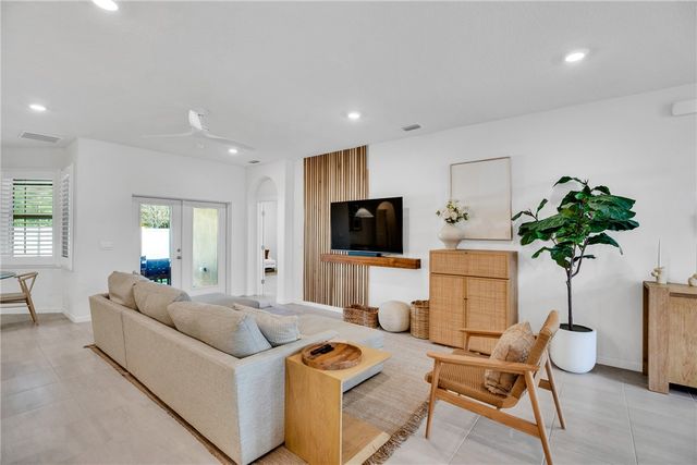 155 52nd Square, Vero Beach, FL 32968