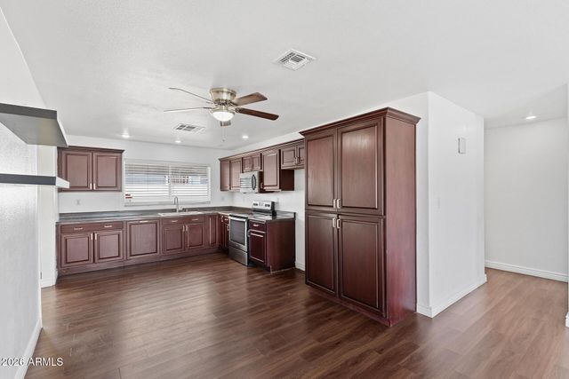 10826 N 72ND Drive, Peoria, AZ 85345