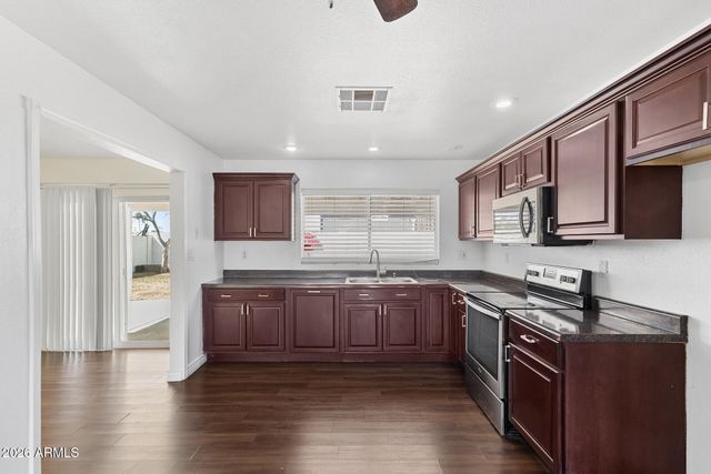 10826 N 72ND Drive, Peoria, AZ 85345