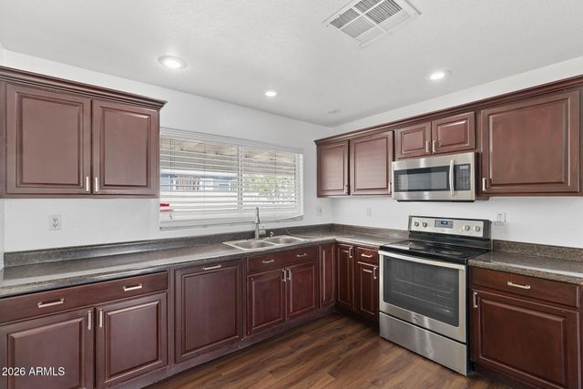 10826 N 72ND Drive, Peoria, AZ 85345